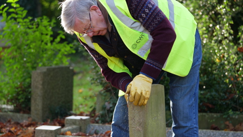 An Eyes On, Hands On volunteer at work.