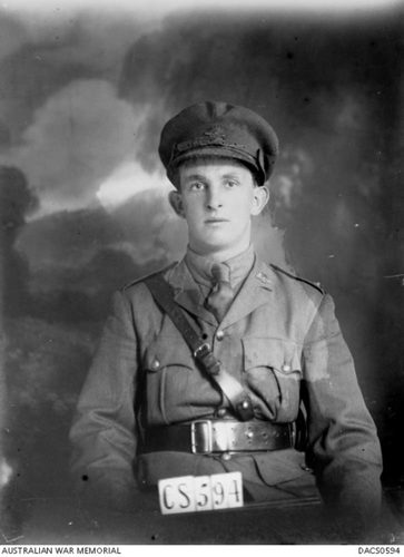 Black and white portrait photo of Leslie John Primrose in his military uniform